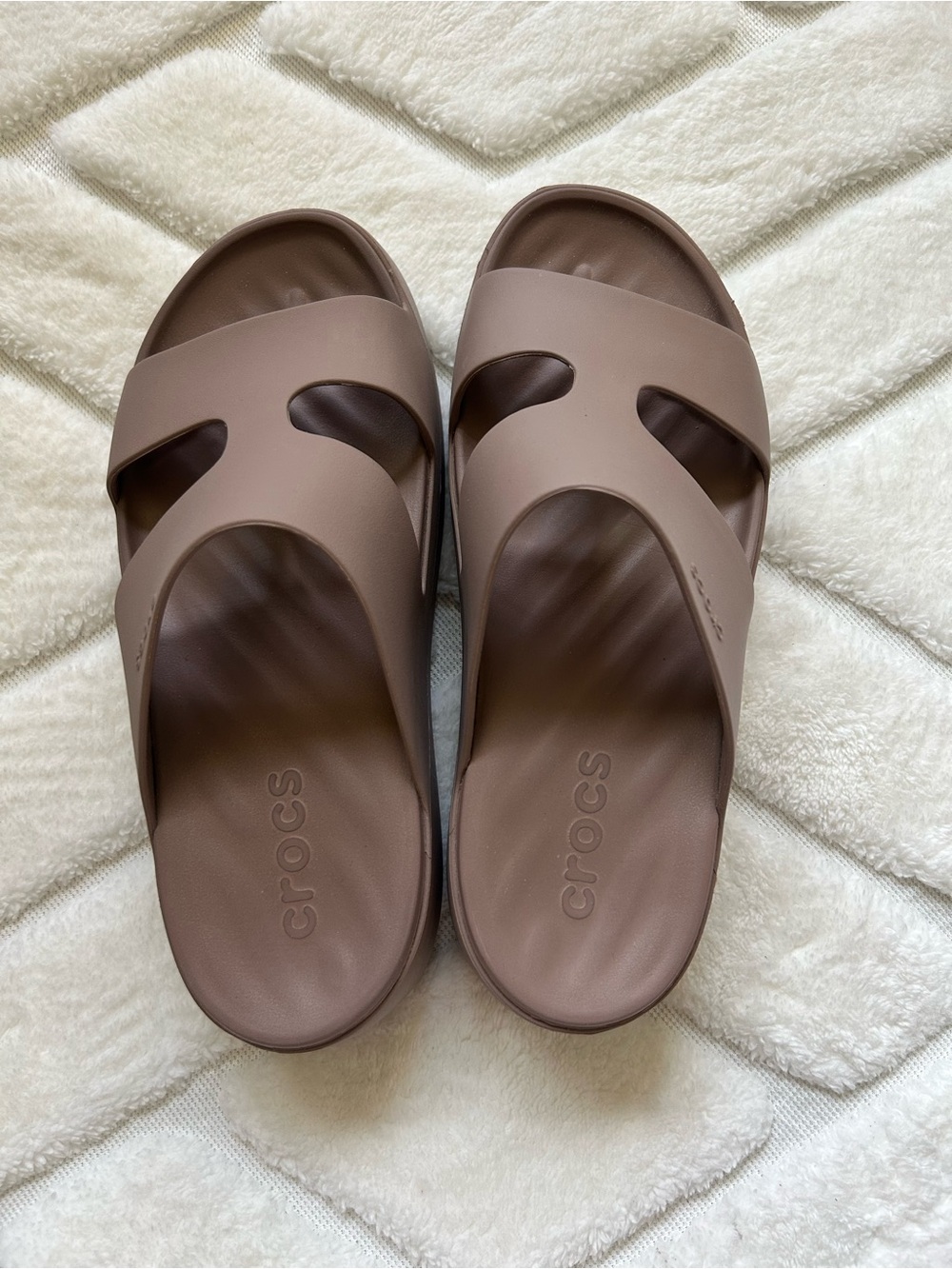 CROCS Getaway Platform H-strap Sandals in Latte